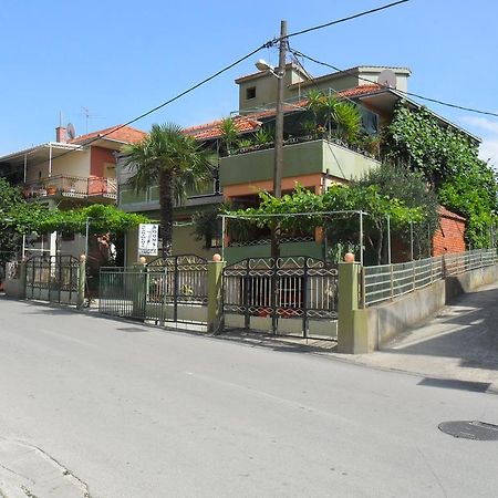 Apartmani Yucca Trogir Exterior photo