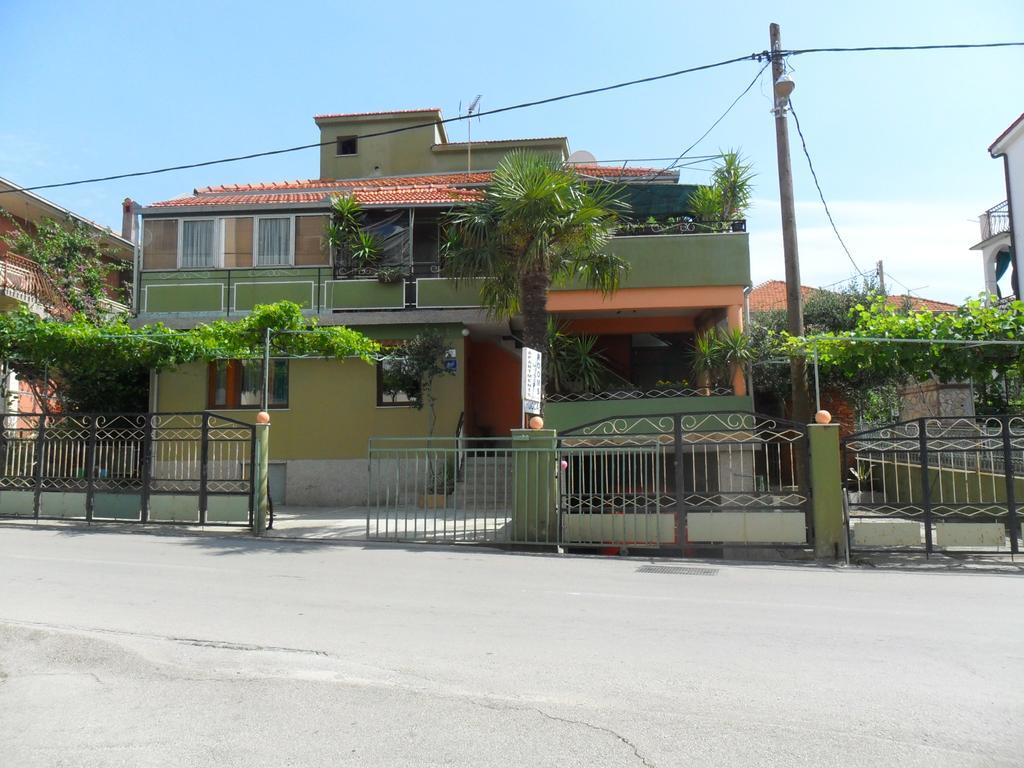 Apartmani Yucca Trogir Exterior photo