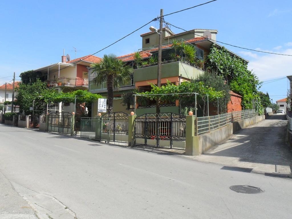 Apartmani Yucca Trogir Exterior photo